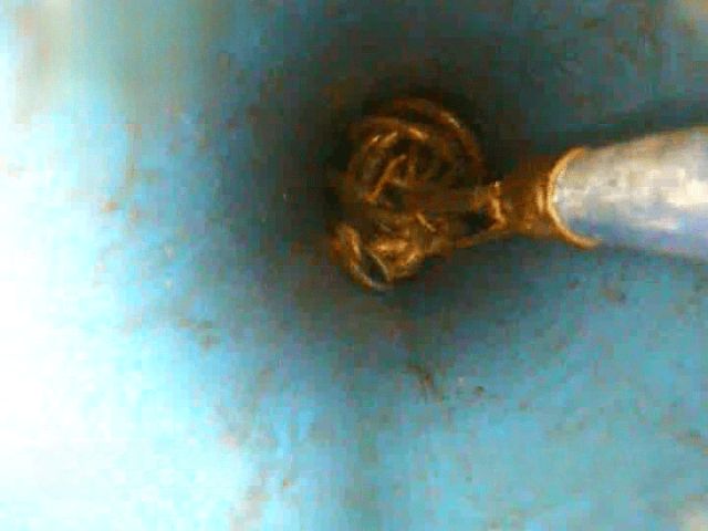 Colonne de refoulement mal positionnée : câble électrique de la pompe harponné-Forapulse