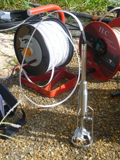 Micromoulinet pour bien positionner une pompe de forage immergée -Forapulse