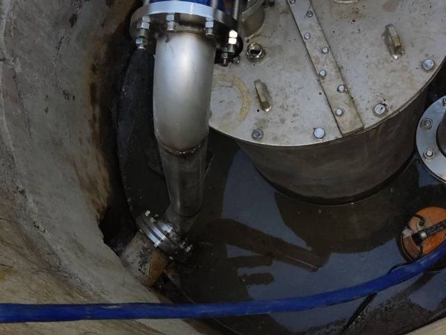 Vérifier capot étanche sur tête de puits pour l'entretien d'un forage d'eau-Forapulse